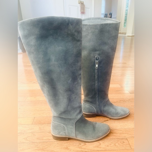 UGG Daley Tall Boot In Grey
Suede 7 - Picture 1 of 11